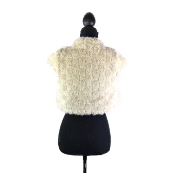 SOLD 🌠Urban Behavior Faux Fur Vest - Tan - Picture 2 of 4